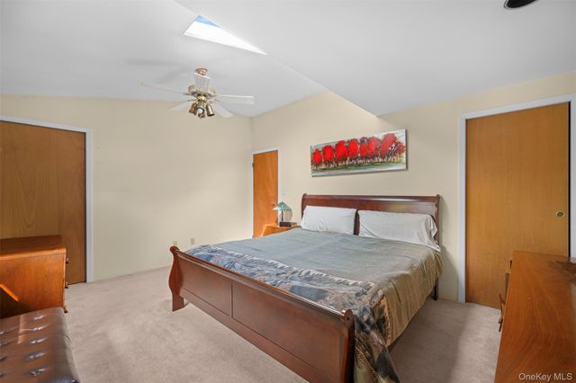 2 Bent Lane, Levittown, NY 11756