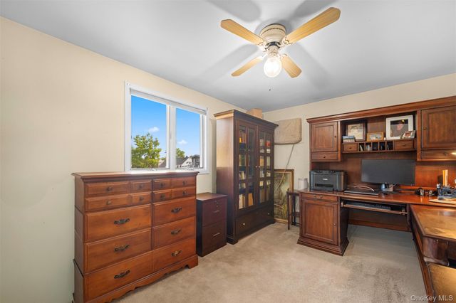 2 Bent Lane, Levittown, NY 11756