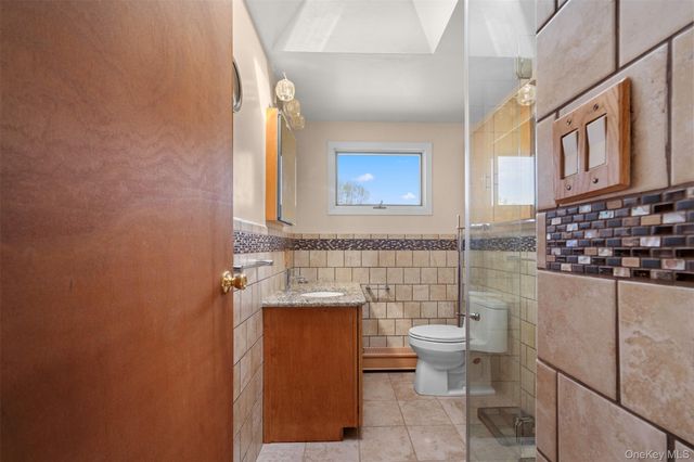 2 Bent Lane, Levittown, NY 11756