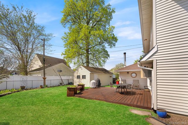 2 Bent Lane, Levittown, NY 11756