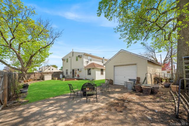 2 Bent Lane, Levittown, NY 11756