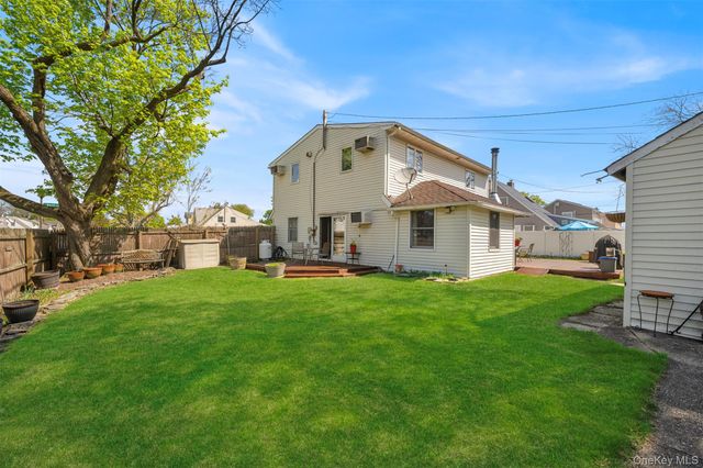 2 Bent Lane, Levittown, NY 11756