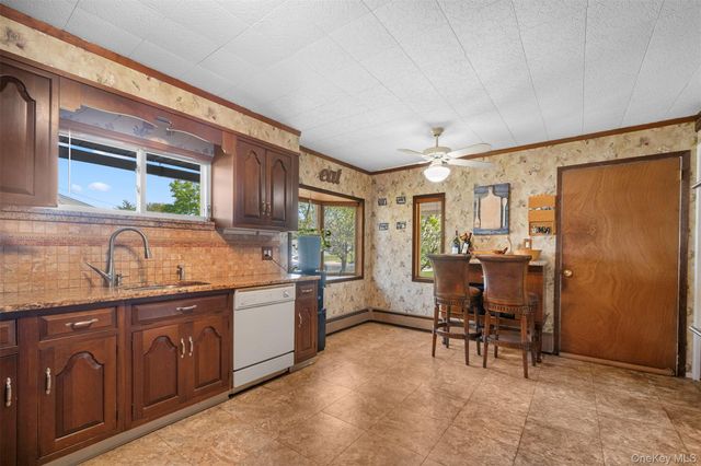 2 Bent Lane, Levittown, NY 11756