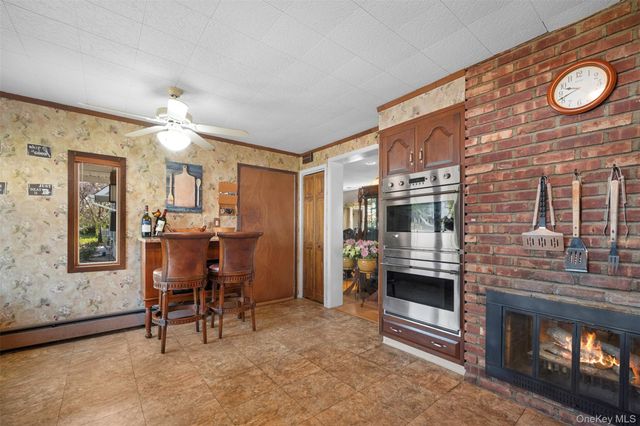 2 Bent Lane, Levittown, NY 11756