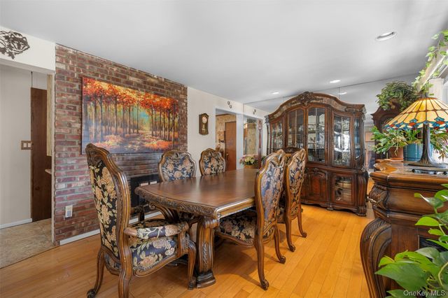 2 Bent Lane, Levittown, NY 11756