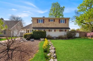 2 Bent Lane, Levittown, NY 11756