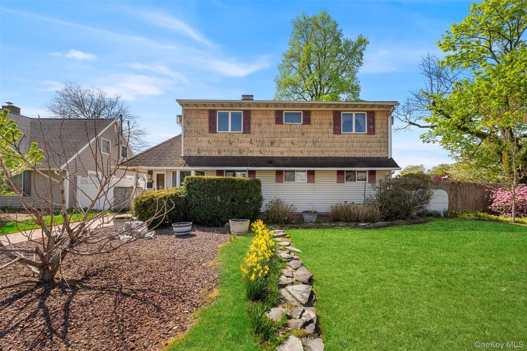 2 Bent Lane, Levittown, NY 11756