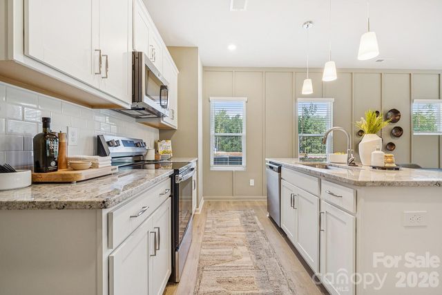 4636 Lakeview Road 7, Charlotte, NC 28216