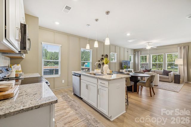 4636 Lakeview Road 7, Charlotte, NC 28216