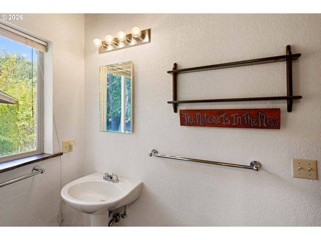 1208 W 28TH Ave, Eugene, OR 97405