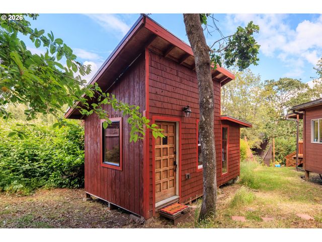 1208 W 28TH Ave, Eugene, OR 97405