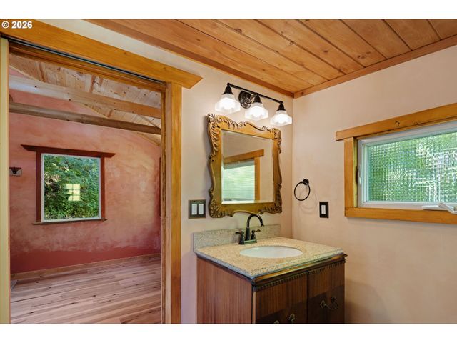 1208 W 28TH Ave, Eugene, OR 97405