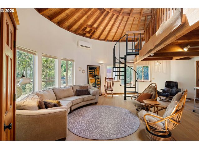 1208 W 28TH Ave, Eugene, OR 97405