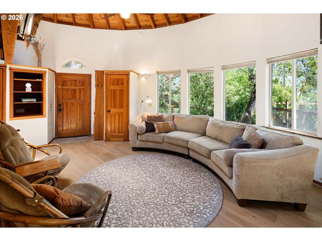 1208 W 28TH Ave, Eugene, OR 97405