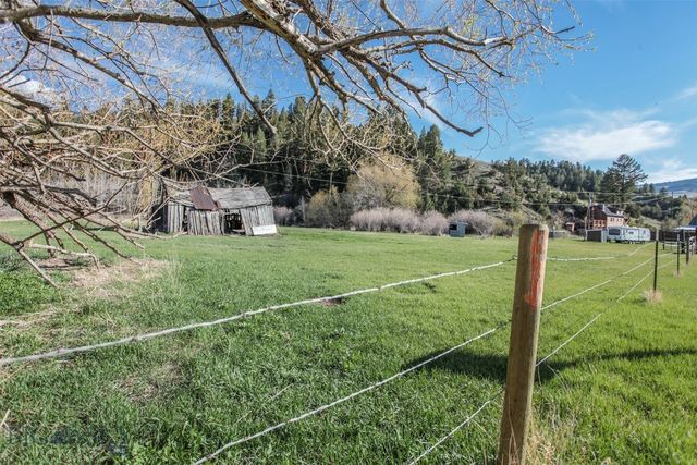 26580 Dry Creek Rd, Belgrade, MT 59714