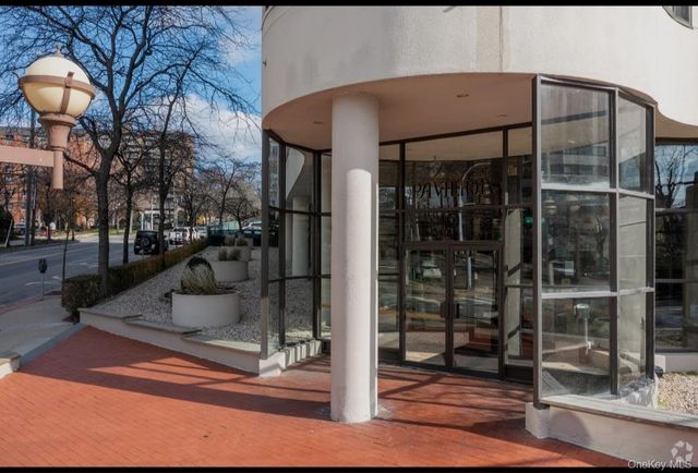 10 Cottage Place 2A, White Plains, NY 10601