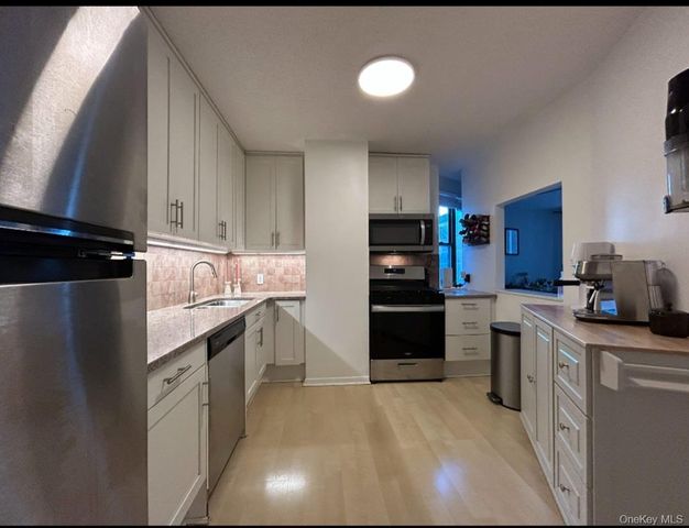 10 Cottage Place 2A, White Plains, NY 10601