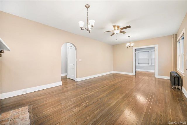 29 S 15th Avenue 1, Mount Vernon, NY 10550