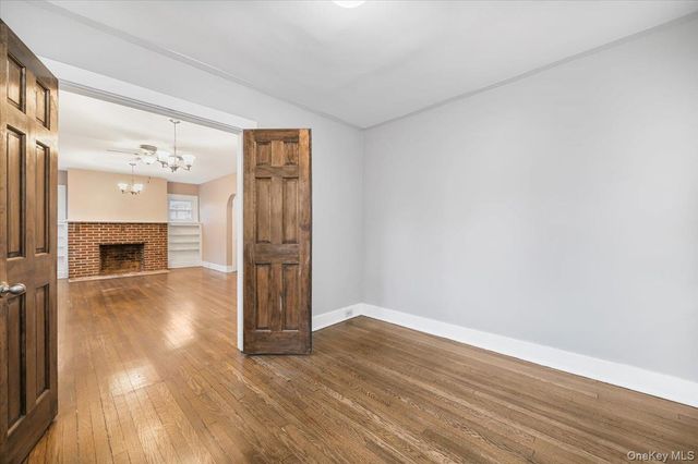 29 S 15th Avenue 1, Mount Vernon, NY 10550