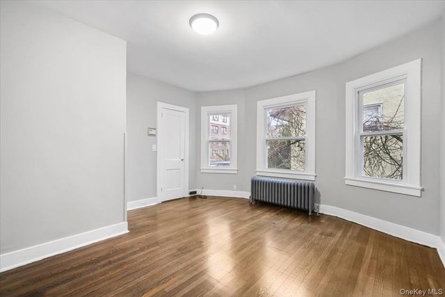 29 S 15th Avenue 1, Mount Vernon, NY 10550