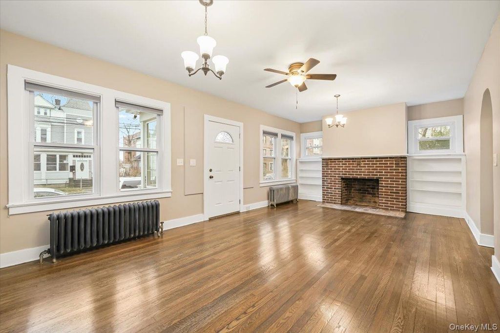 29 S 15th Avenue 1, Mount Vernon, NY 10550