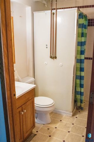 5116 E 16th St Street, Sioux Falls, SD 57110