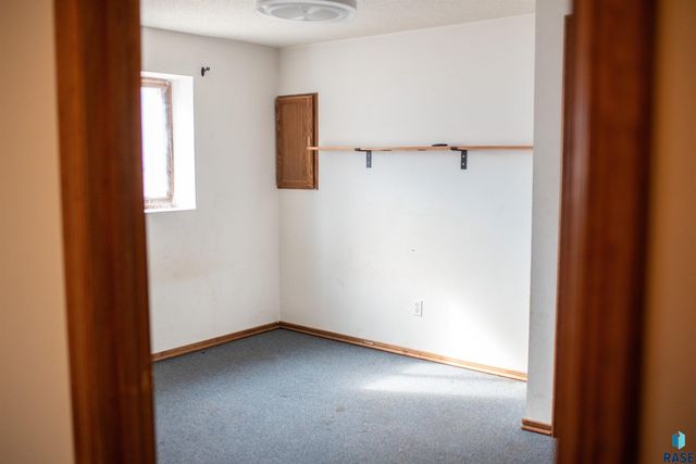 5116 E 16th St Street, Sioux Falls, SD 57110