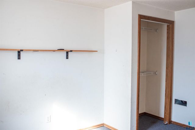 5116 E 16th St Street, Sioux Falls, SD 57110