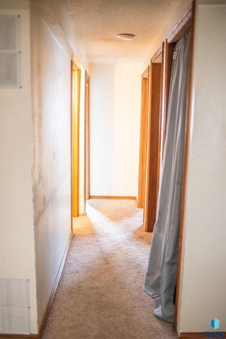 5116 E 16th St Street, Sioux Falls, SD 57110