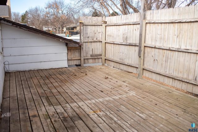 5116 E 16th St Street, Sioux Falls, SD 57110