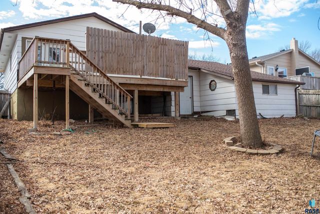 5116 E 16th St Street, Sioux Falls, SD 57110