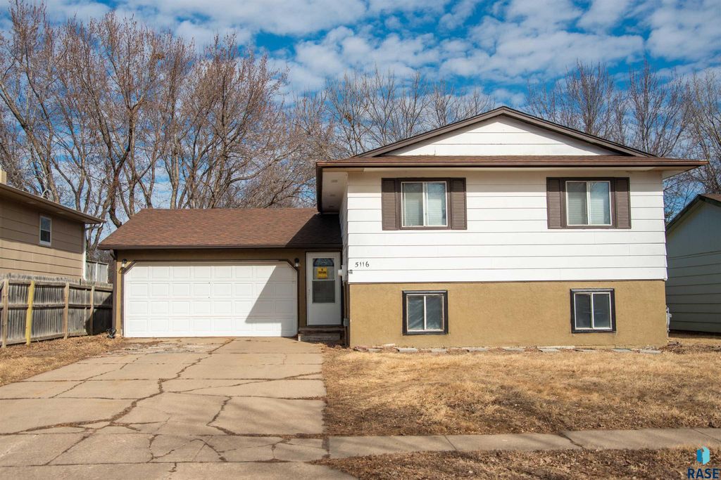 5116 E 16th St Street, Sioux Falls, SD 57110