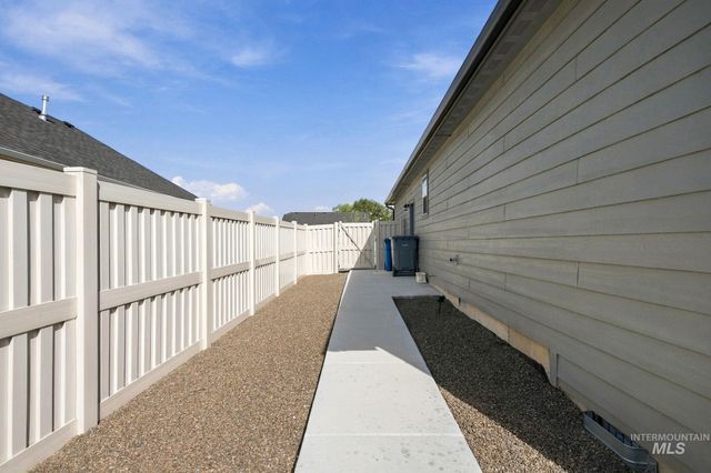 4939 E Patchwork Dr, Nampa, ID 83686