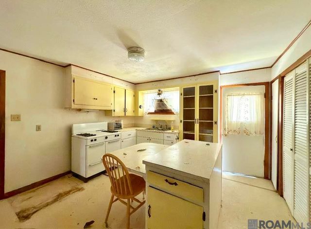 9001 Springfield Rd, Denham Springs, LA 70706