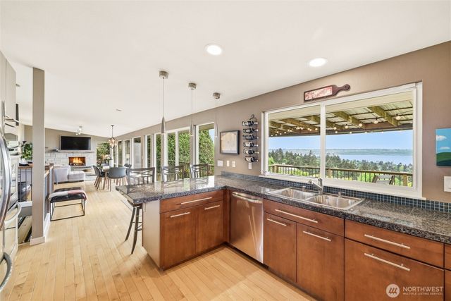 5578 Broad View Avenue NE, Tacoma, WA 98422