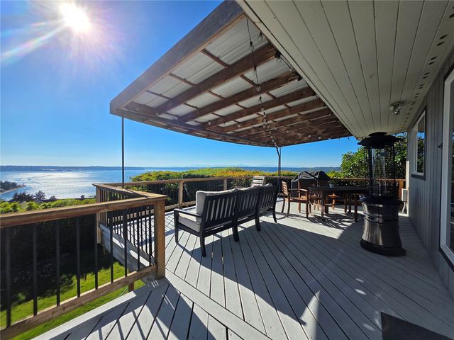 5578 Broad View Avenue NE, Tacoma, WA 98422