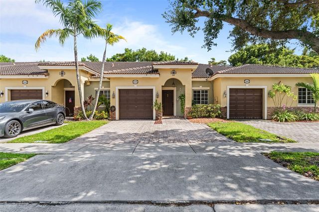 3220 NE 11th Dr, Homestead, FL 33033