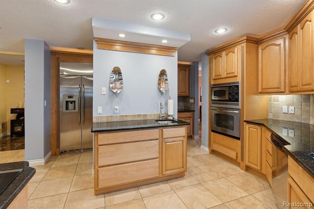 8162 E Jefferson Avenue 7B, Detroit, MI 48214