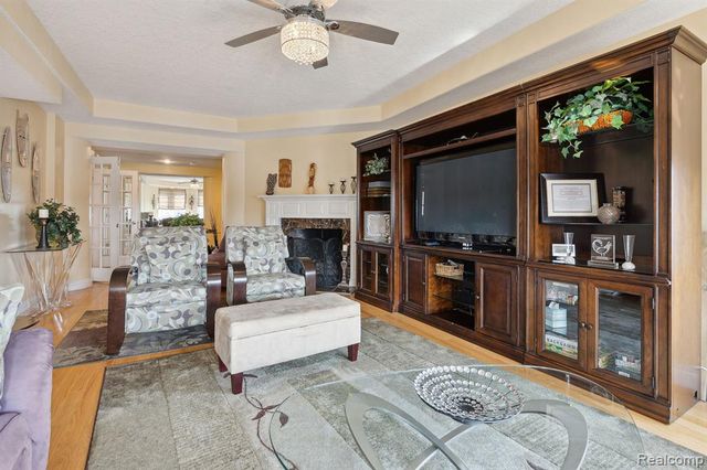 8162 E Jefferson Avenue 7B, Detroit, MI 48214