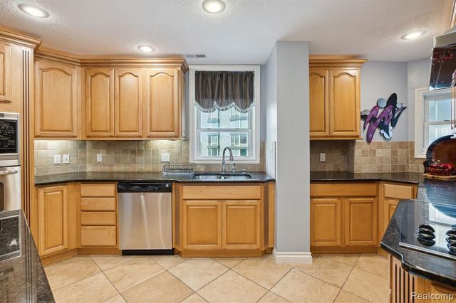 8162 E Jefferson Avenue 7B, Detroit, MI 48214