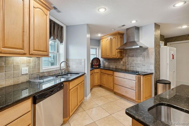 8162 E Jefferson Avenue 7B, Detroit, MI 48214
