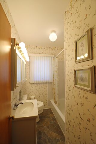 536 Warren Avenue, Flushing, MI 48433