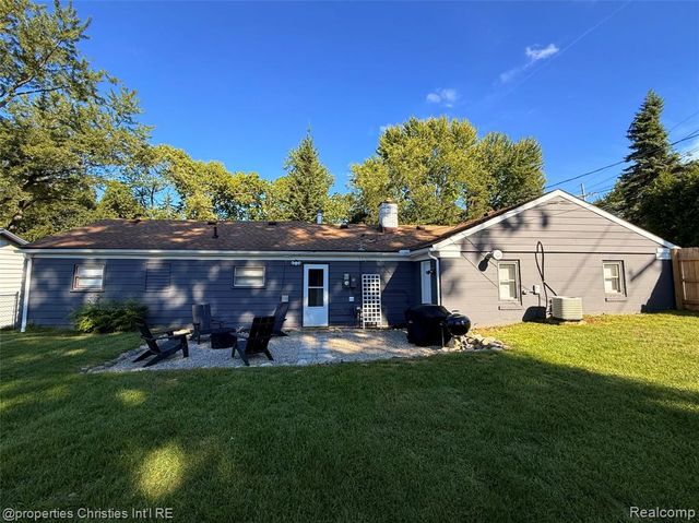 4166 Middledale Avenue, West Bloomfield, MI 48323