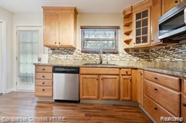 4166 Middledale Avenue, West Bloomfield, MI 48323