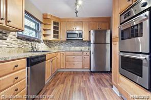 4166 Middledale Avenue, West Bloomfield, MI 48323