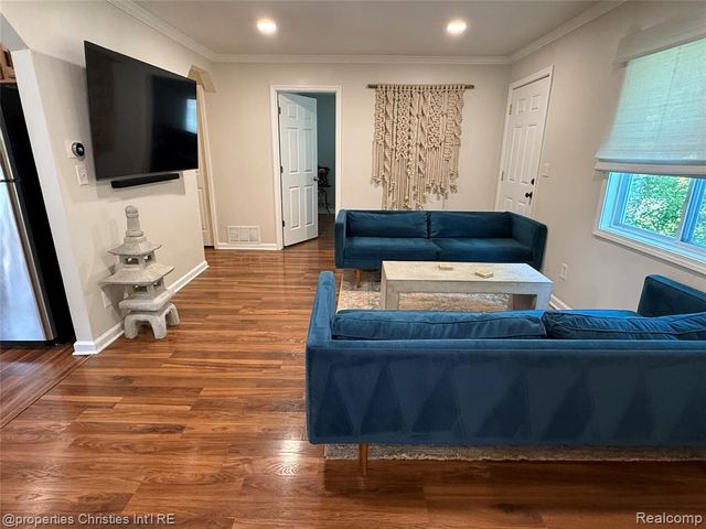 4166 Middledale Avenue, West Bloomfield, MI 48323