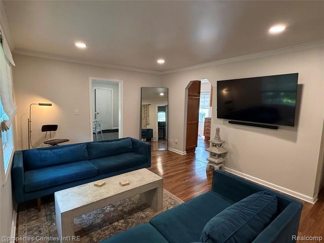 4166 Middledale Avenue, West Bloomfield, MI 48323