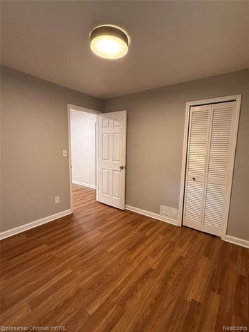 4166 Middledale Avenue, West Bloomfield, MI 48323