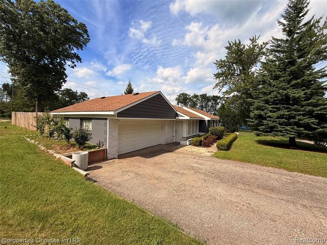 4166 Middledale Avenue, West Bloomfield, MI 48323