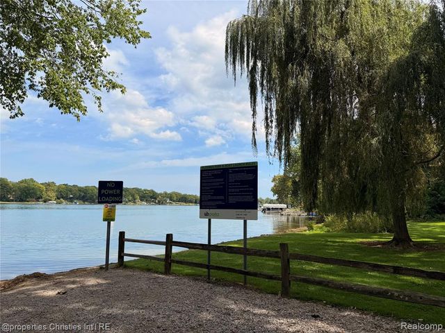 4166 Middledale Avenue, West Bloomfield, MI 48323